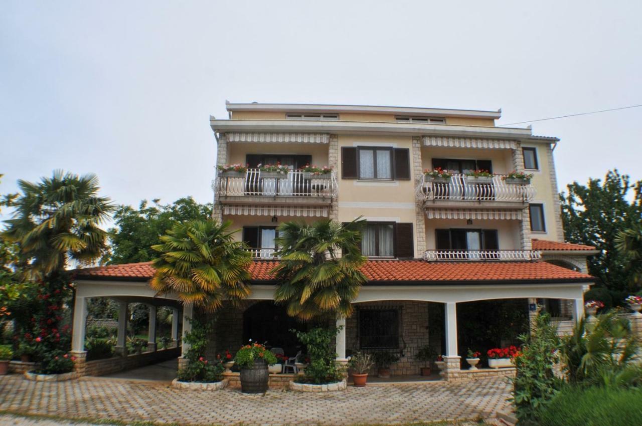 Haus Liliana Hotel Tar-Vabriga Exterior foto