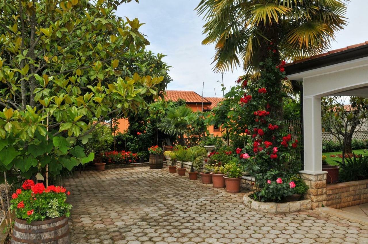 Haus Liliana Hotel Tar-Vabriga Exterior foto