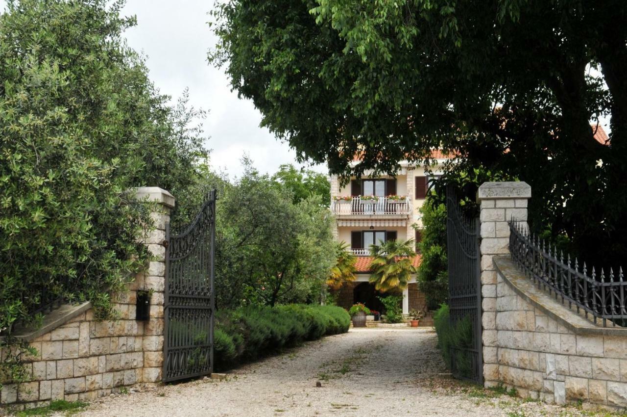 Haus Liliana Hotel Tar-Vabriga Exterior foto